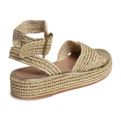 699 Beige