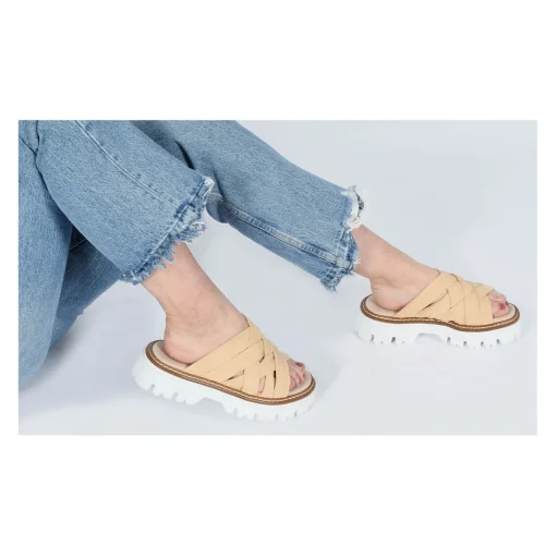 7453 Beige