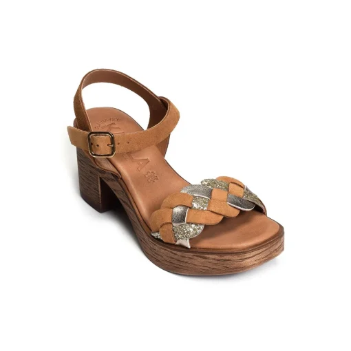 942 Camel