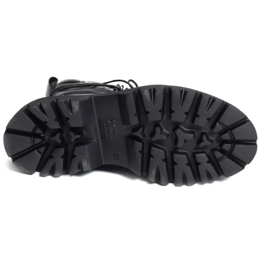 8995 Noir