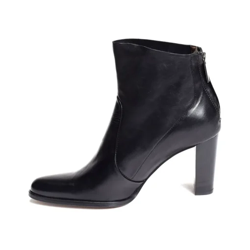 RECEIVED Noir